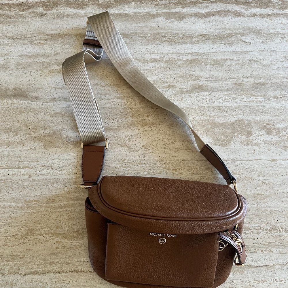 Michael Kors Slingpack Bag